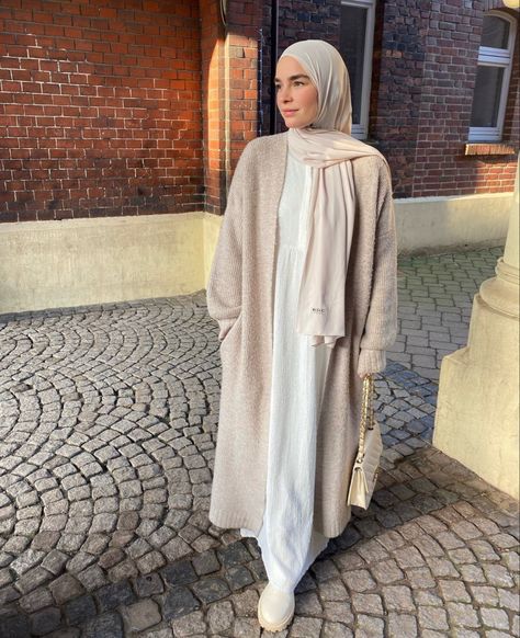 Cardigan Abaya Hijab Outfit, Beige Cardigan Outfit Hijab, White And Beige Outfit Hijab, White Coat Hijab Outfit, Long Cardigan Outfit Hijab, Beige Hijab Outfit, White Hijab Outfit, Cardigan Outfit Hijab, Beige Hijab