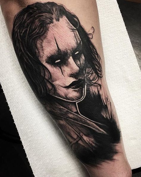 Brandon Lee The Crow Tattoo, The Crow Tattoo Ideas, The Crow Tattoo Movie, Eric Draven Tattoo, The Crow Movie Tattoo Ideas, Crow Ideas, The Crow Tattoo, Bullseye Tattoo, Horror Sleeve