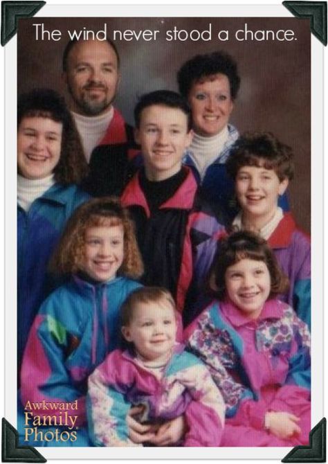 The wind never stood a chance 90s Family Photos, Funny Family Portraits, Funny Couple Photos, Hunter Wedding, Awkward Family Photos, Feeling Nauseous, Revealing Dress, Funny Family, Fnaf Characters