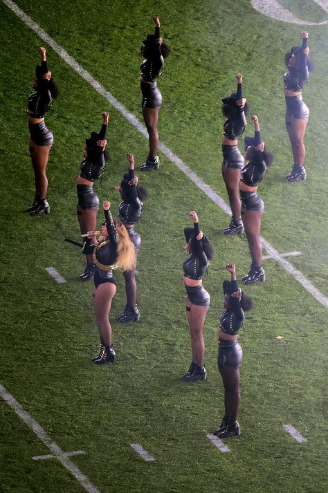 Beyonce Superbowl 2016, Superbowl Performance, Female Black Panther, Beyoncé Wallpaper, Maria Carey, Beyonce Coachella, Beyonce Formation, Black Panther Party, Black Panthers