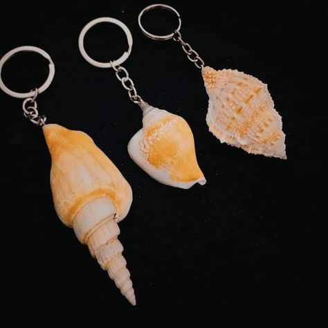 Seashell Creations, Shell Keychain, Beachy Stuff, Seashell Jewelry, Shell Jewelry, Sea Shell, Key Chains, Sea Shells, Tassels