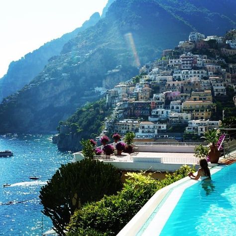 The Hotel Marincanto in Italy Hotel Marincanto, Luxury Boat, Italy Pictures, Positano Italy, Amalfi Coast Italy, Hotel Pool, Beautiful Pools, Destination Voyage, Napoleon Hill