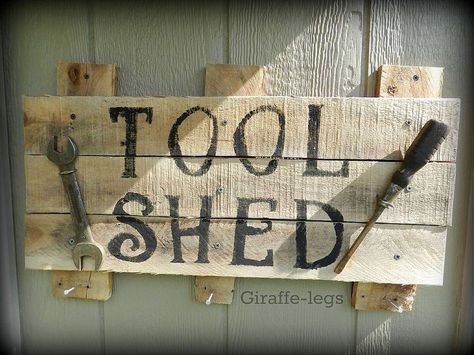 Tool Shed Pallet Sign Pallet Shed, Shed Signs, Tool Shed, Used Pallets, Pallet Creations, Pallet Crafts, Old Pallets, Small Cottage, Tool Sheds