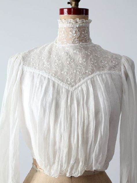 The Closet Historian: Edwardian Adventuress: The Shirtwaist Plan Edwardian Blouse, Victorian Blouse, Edwardian Dress, Retro Pin Up, Victorian Lace, Victorian Clothing, White Lace Top, Antique Clothing, Vestidos Vintage