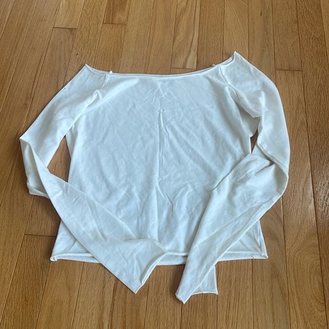 Brand New Never Worn, Perfect Condition Brandy Melville Clothes, Tops Brandy Melville, Tropical Outfit, Brandy Melville Top, Xmas Outfits, Trendy Fits, Christmas Clothes, Xmas List, Cowl Neck Long Sleeve