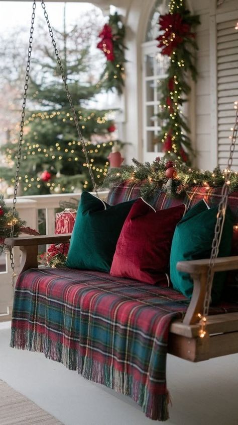 Christmas Porch Decorating Ideas, Christmas Porches, Christmas In The Country, Cottagecore Christmas, Porch Decorating Ideas, Country Christmas Decorations, Christmas Interiors, Christmas Porch Decor, Christmas Decorations Bedroom