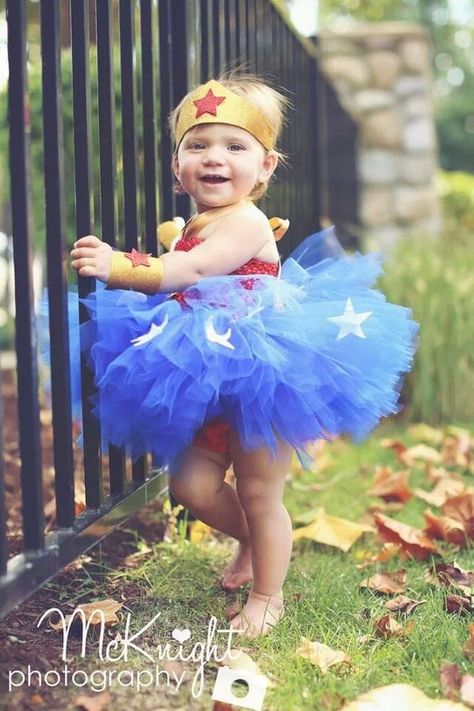 Tutu Costumes Diy, Baby Wonder Woman, Wonder Woman Tutu, Image Halloween, Baby Kostüm, Homemade Halloween Costumes, Baby Costume, Wonder Woman Costume