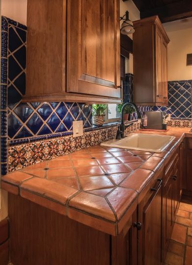 We have created a fabulous decorative tile backsplash with a saltillo counter top. #pradoshandcraftedtilestudio #mexicantileandstone #customtile #saltillotile #kitchendesign #interiordesign #backsplashdesign #countertops #customfloors #azdesigns www.mexicantileandstone.com Hacienda Kitchen Decor, Mexican Tile Kitchen, Mexican Home Design, Mexican Style Kitchens, Hacienda Kitchen, Spanish Style Kitchen, Tile Countertops Kitchen, Spanish Home Decor, Decor Ideas Kitchen