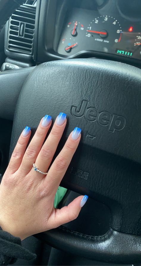 Blue Tip Dip Nails, Dip Nails Ideas Blue, Dip Nails Ideas Ombre, Fading Blue Nails, Short Nail Designs Blue Glitter, Bridesmaid Nail Ideas Blue, Blue Ombre Gel Nails, Blue Ombré Acrylic Nails, Blue Faded Nails