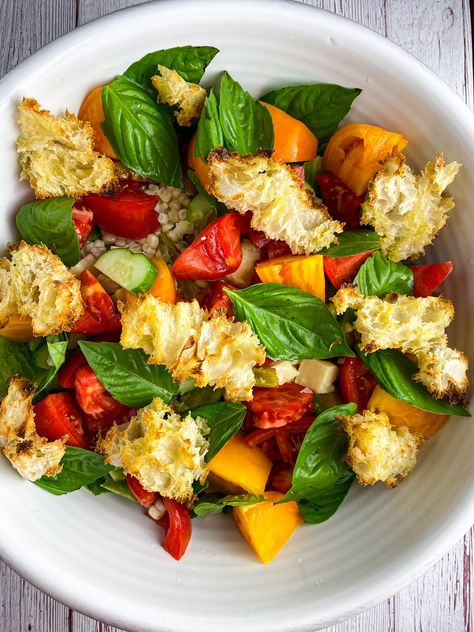 Panzanella Salad Panzanella Salad Recipe, Cubanelle Pepper, Stuffed Anaheim Peppers, Panzanella Salad, Italy Home, Bread Salad, Toasted Bread, Tossed Salad, Salads Recipes