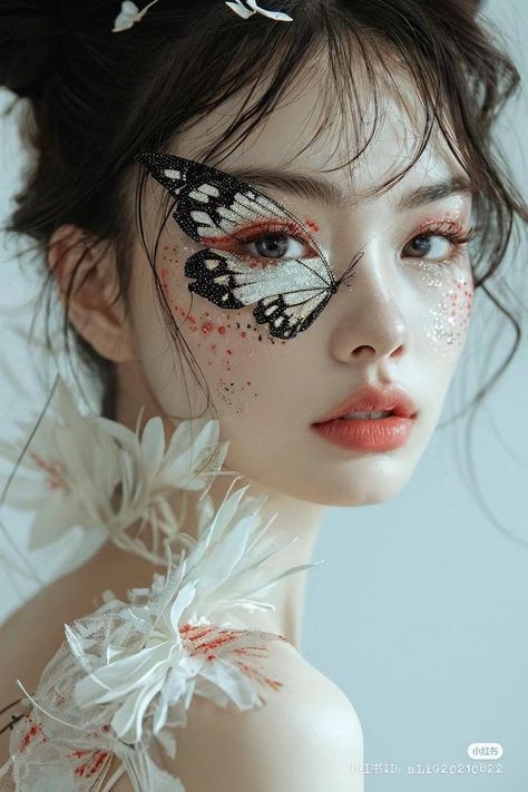 Eyeliner Color, Cool Makeup Looks, Ethereal Makeup, Eye Makeup Art, Fantasy Makeup, Editorial Makeup, Makeup Designs, Portrait Inspiration, Creative Makeup