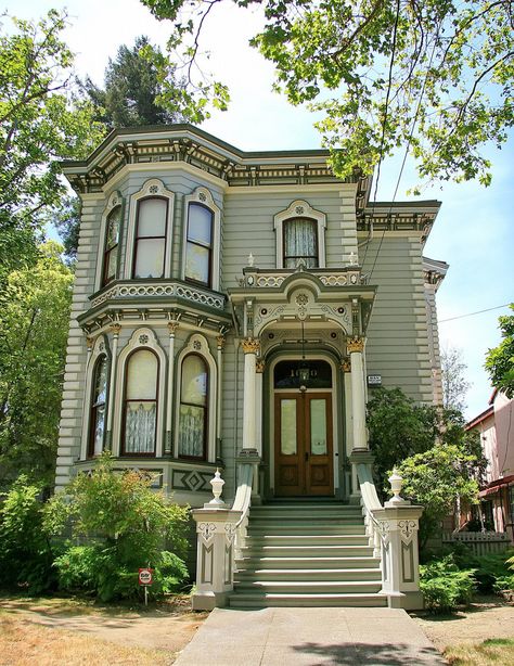 victorianhouses: “ 1876 Italianate by Devil Doll Via Flickr: Alameda, CA - June 2014 ” Victorian House Colors, Old House Design, Victorian Exterior, Victorian Style House, Victorian Style Homes, Design Your Own Home, Casas Coloniales, Victorian Architecture, Victorian House