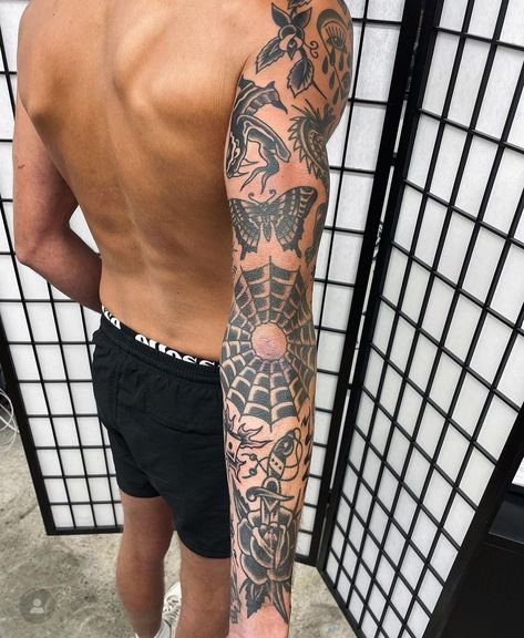 Knee Skull Tattoo Men, American Traditional Tattoo Back Piece, Black And White Patchwork Tattoo, Dark Shaded Tattoos, Christian Traditional Tattoo, Traditional Back Tattoos, Black Traditional Tattoo Sleeve, Traditional Tattoo Men, American Traditional Forearm Tattoo