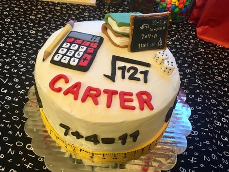 Cake For Commerce Student, Math Cake Ideas Birthday, Maths Cake Design, Math Teacher Birthday Cake, Birthday Cake For Teacher Ideas, Math Cake, School Supply Cake For Teacher, Degree Cake, College Graduation Cakes