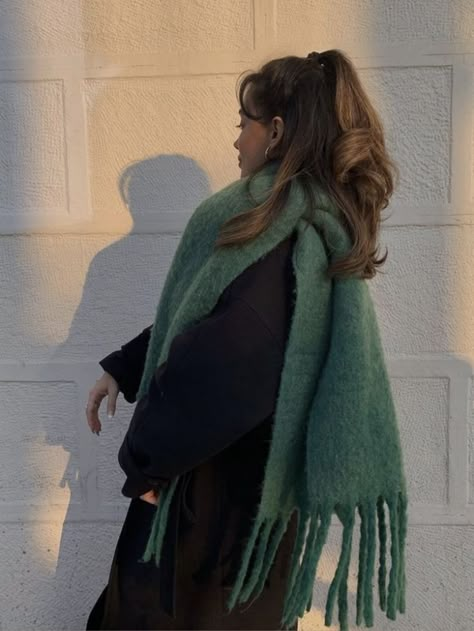 Green Scarf Aesthetic, Grey Scarf Outfit, Green Scarf Outfit, Chunky Scarf Outfit, Big Scarf Outfit, Scarves Aesthetic, Thick Scarves, Dark Green Scarf, Big Scarves