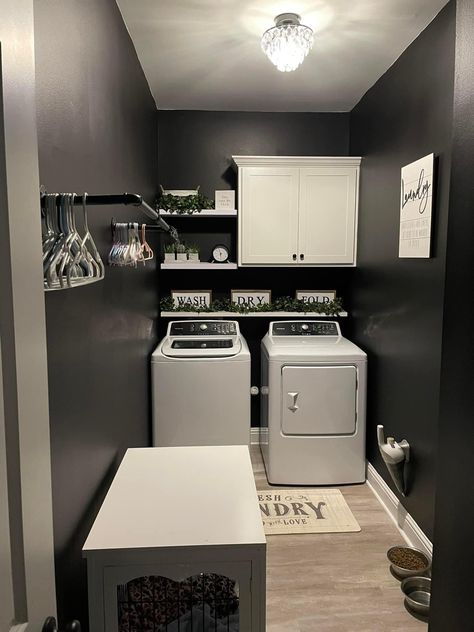 Black Laundry Room, Apartment Laundry Room, House Themes, Laundry Room Paint, Grey Laundry Rooms, Laundry Room Hacks, Small Laundry Room Makeover, Mtv Cribs, Dream Laundry Room