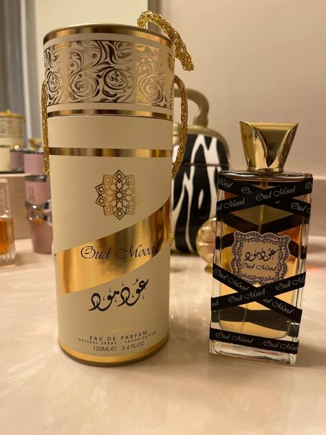 Arabic Parfum, Sweet Smelling Perfume, Arab Luxury, Oud Mood, Al Sultan, Perfume Business, Oud Fragrance, Best Fragrance For Men, Perfumes For Women