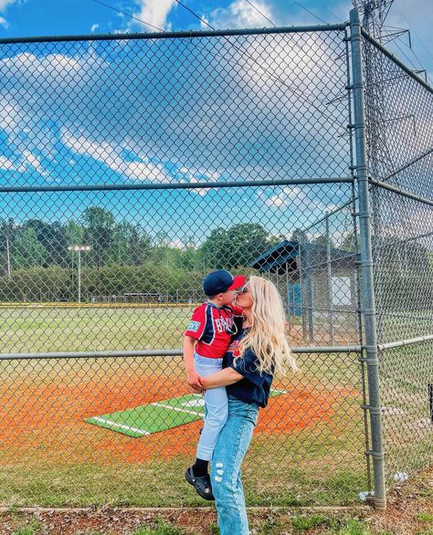 Mama and Son baseball Pics ⚾️💙 Baseball Mom Aesthetic, Baseball Family Pictures, Football Son, Mama And Son, Tball Mom, Baseball Pics, Baseball Kids, Couples Stuff, Baseball Family