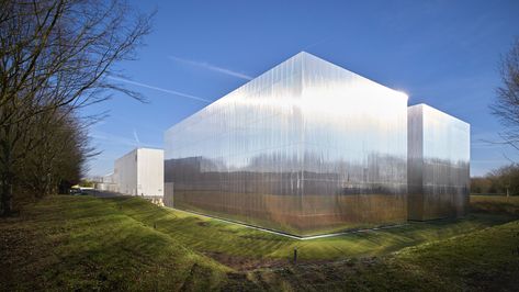 Bussy Saint Georges archive building Mirror Architecture, Metal Cladding, Architecture Facade, Saint George's, Box Building, Facade Architecture, Traditional Architecture, Cadiz, Architecture And Design