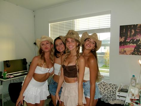 Poses For Country Concert, Stampede Outfits, Calgary Stampede Outfits, Country Fest Outfits, Country Concert Pics With Boyfriend, Concert Aesthetic Country, Country Concert Inspo Pics, Stampede Outfit, Country Concert Friend Pictures