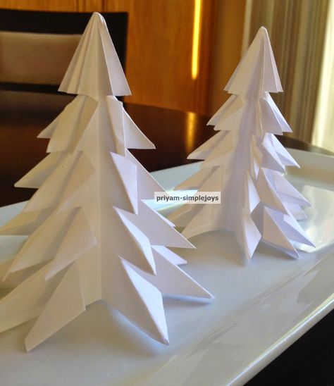 SimpleJoys: Paper Pine Tree/Christmas Tree Paper Pine Tree, Oragami Christmas, Carol Duvall, Diy Tree Topper, Diy Paper Christmas Tree, Christmas Decorations Ideas, Candy Christmas Tree, Pinterest Crafts, Paper Things