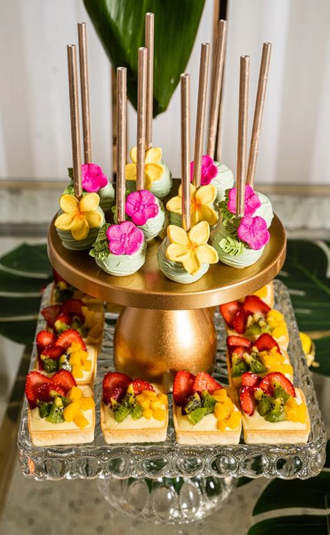 Carribean Wedding Food Ideas, Island Theme Dessert Table, Jamaican Wedding Ideas, Tropical Dessert Table, Caribbean Wedding Theme, Caribbean Theme Party, Haitian Wedding, Samoan Wedding, Reggae Party