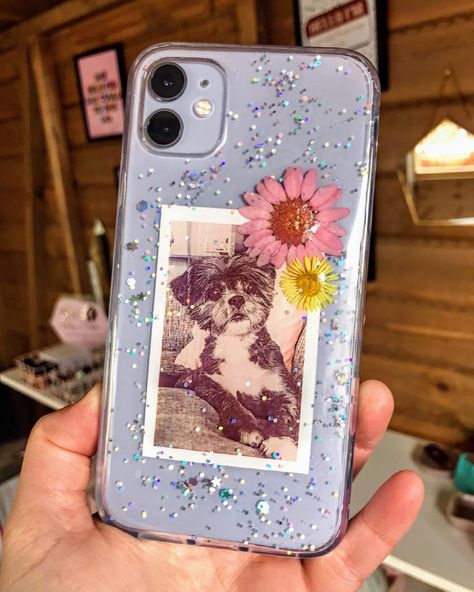 Who doesnt need a photo phone case?! Resin Mobile Cover Ideas, Photo Resin, Diy Resin Phone Case, Resin Arts, Resin Phone Case, Case Resin, Photo Phone Case, Photo Keyrings, Customised Phone Case