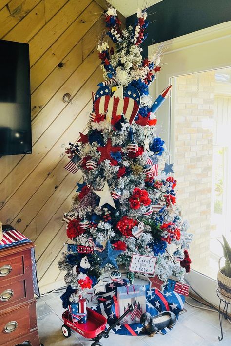 4th Of July Christmas Tree, 4th Of July Tree, Patriotic Christmas Tree, Patriotic Christmas, Holiday Trees, 4th Of July Celebration, Tree Ideas, Holiday Tree, Tree Decor