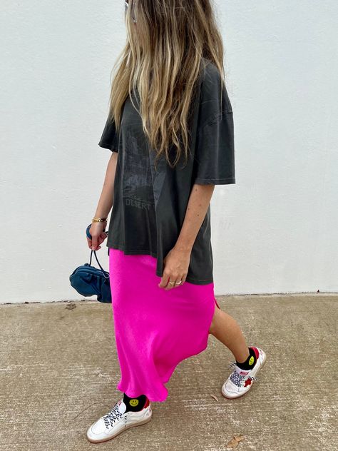 Pink Slip Skirt Outfit, Pink Midi Dress Outfit, Skirt And T Shirt Outfit, T Shirt Skirt Outfit, Pink Midi Skirt Outfit, Pink Satin Skirt Outfit, Hot Pink Skirt Outfit, Tshirt Skirt Outfit, Hot Pink Midi Skirt