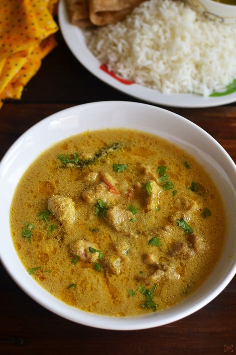 Chicken kurma is a flavorful curry with coconut base. Chicken kurma recipe with step by step pictures for easy understanding and reference. Chicken Kurma, Chicken Coconut Curry, Kurma Recipe, Chicken Coconut, Recipe For Chicken, Cashew Chicken, Curry Chicken Recipes, Chapati, Curry Recipe