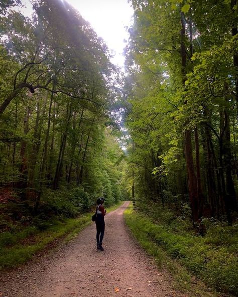 Trail Walking Outfit, Outdoorsy Aesthetic, Hiking In Georgia, Workouts Outside, Little Cabin In The Woods, Runaway Train, Travel Noire, Walking Outfits, Hiking Aesthetic