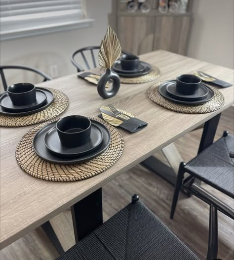 Black dinnerware set Black Crockery Table Settings, Black Dinner Set, Tablescape Inspiration Everyday, Black Plates Table Setting, Dining Table Decor Everyday, Black Dinnerware Set, Bedroom Ideas For Small Rooms Cozy, Black Dinnerware, Black Dinner