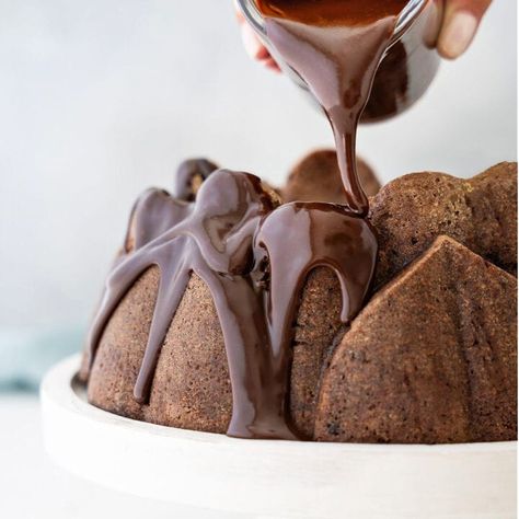 Bourbon Chocolate Bundt Cake - Vintage Kitchen Notes Sweet Potato Pound Cake, Chocolate Chip Pound Cake, Vanilla Ice Cream Recipe, Chocolate Pound Cake, Sour Cream Pound Cake, Chocolate Bourbon, Gluten Free Peanut Butter, Chocolate And Peanut Butter, Chocolate Bundt Cake