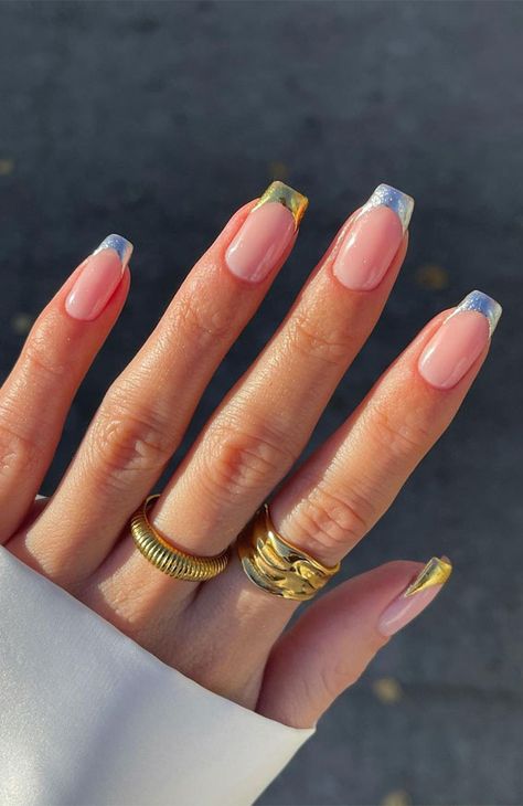 10. Metallic Gold and Silver Tip Nails Once Christmas and New Year’s Celebration over, we would want to change our nails look to welcome... Silver Tip Nails, Gold French Tip, Bright Nail Polish, Silver Nail Designs, Mauve Nails, Silver Nail Art, Ten Nails, Natural Nail Art, French Nail Designs