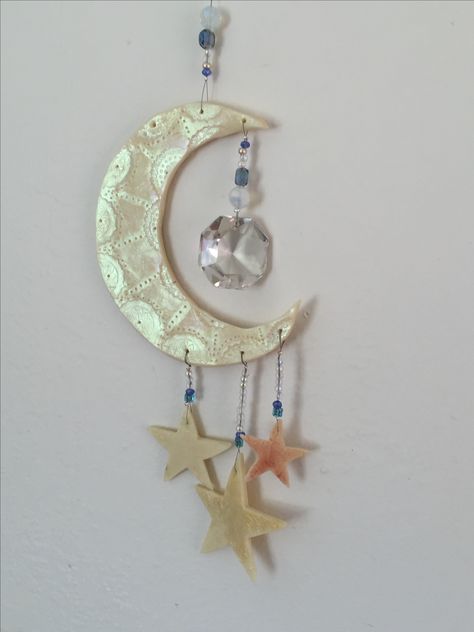 Suncatcher with crystal and glow in the dark polymer clay. Polymer Clay Suncatcher, Clay Suncatcher, Clay Inspo, Fair Projects, Polymer Clay Pendant, Craft Night, Polymer Clay Creations, Craft Fair, Sun Catcher