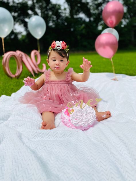 Cake Smash Photos At Home, Pre Birthday Shoot Baby Girl, Cake Smash At Home, Cake Smash Girl, Outdoor Cake Smash, Girl At Home, Birthday Frocks, Mother Baby Photography, Baby Birthday Photoshoot