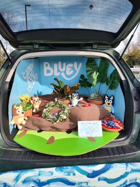 Bluey Themed Trunk or Treat, DIY Bluey Costume and DIY Chilli Costume Bluey Trunk Or Treat, Trunk Or Treat Truck, Diy Bluey Costume, Bluey Costume, Diy Bluey, Trunker Treat Ideas, Trunk Or Treat Ideas, Harvest Fest, Hallowen Ideas