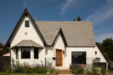 Photo 1 of 20 in A Dreary 1920s Tudor in L.A. Gets a Dashing New Look—and Hits the Market at $1.9M - Dwell Mirror And Sconces, Tudor Style Homes, Tudor House, Tudor Style, Los Angeles Homes, Spanish Style, Architectural Digest, Cheap Home Decor, Home Fashion