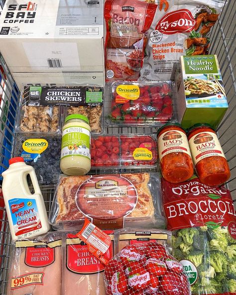 💕Sara’s Keto Journey 💕 on Instagram: “Costco haul. I have a love hate relationship with this place. It has great stuff but always soooooo much money bulk buying🤦🏻‍♀️🤣” Workout Warmup, Costco Haul, Fall Party Food, Party Food Bar, Grocery Cart, Starting Keto Diet, Love Hate Relationship, Healthy Groceries, Healthy Foodie