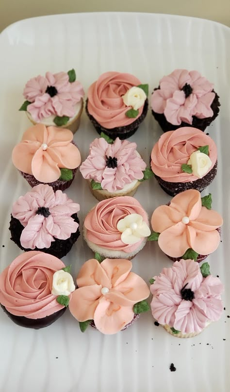 Cupcakes Flores, Baby Shower Cupcakes For Girls, Bridal Shower Cupcakes, The Language Of Flowers, Cupcake Cake Designs, Floral Cupcakes, Girl Cupcakes, Cupcake Designs, Diy Home Decor Ideas