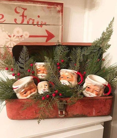 Christmas Booth, Vintage Christmas Crafts, Christmas Vignettes, Country Christmas Decorations, Santa Mugs, Farmhouse Christmas Decor, Primitive Christmas, Christmas Display, Christmas Decor Ideas