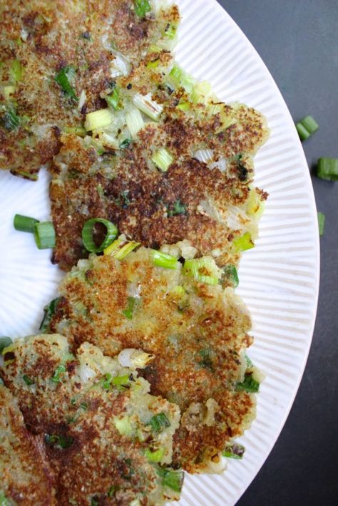 Korean-Style Scallion & Potato Pancakes Metabolic Diet Recipes, Carb Cravings, Potato Pancake, Korean Side Dishes, Vegan Potato, Vegan Living, Potato Pancakes, Great Grandma, Cooking On A Budget