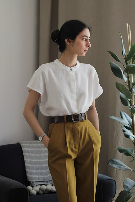 PATTERN REVIEW: FS CHARLIE Sleeveless Blouse in Lightweight Linen - The Thread Blog Linen Shirt Pattern, Linen Top, High Waisted Trousers, Looks Vintage, Shirt Pattern, Sleeveless Blouse, Slow Fashion, Linen Shirt, Capsule Wardrobe