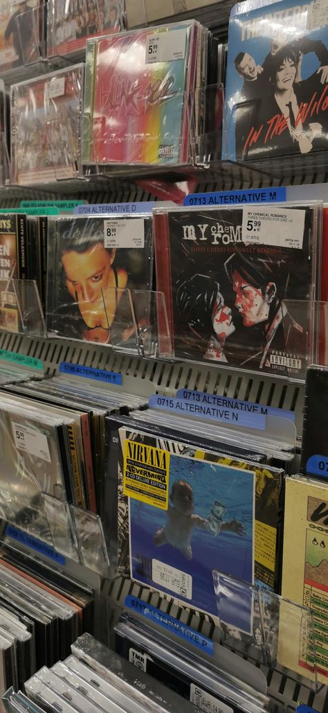 punk, rock, metal cd's in music store 2000s Punk Rock Aesthetic, 2000s Rock Aesthetic, Metal Music Aesthetic, Music Store Aesthetic, Cd Collection Aesthetic, Punk Rock Bedroom, Cds Aesthetic, Cd Display, Cd Store