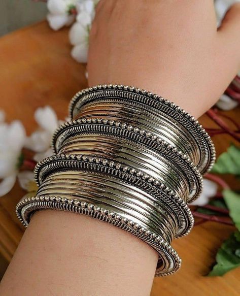 Black Metal Jewelry, Jewellery Traditional, Silver Jewelry Accessories, Oxidised Silver Jewelry, Indian Jewelry Earrings, Antique Jewellery Designs, Antique Silver Jewelry, Silver Jewellery Indian, Bangles Set