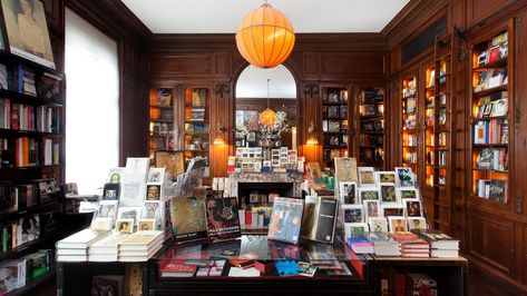 Neue Galerie New York, New York City, U.S. - Museum Review | Condé Nast Traveler Museums In New York, Neue Galerie New York, Upholstered Banquette, New York City Guide, Museum Cafe, Museum Interior, Reception Room, New York Museums, The Cloisters