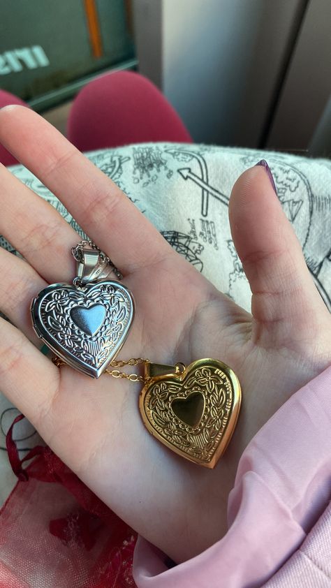 Matching Lockets For Couples, Matching Couple Necklace, Friendship Lockets, Matching Jewelry Best Friends, Matching Lockets, Matching Necklaces For Couples, Jewelry Matching, Necklaces Heart, Locket Jewelry