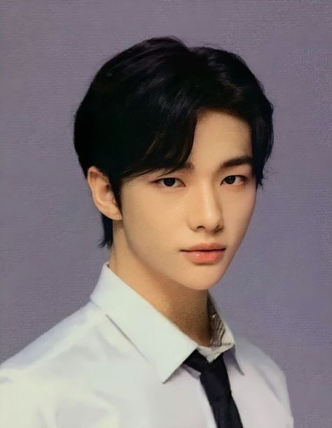 #straykids #hyunjin Hyunjin Id Photo, Fanart References, Leeknow Hyunjin, Pass Photo, 17 Kpop, Passport Photo, Id Photo, Pre Debut, Lee Felix