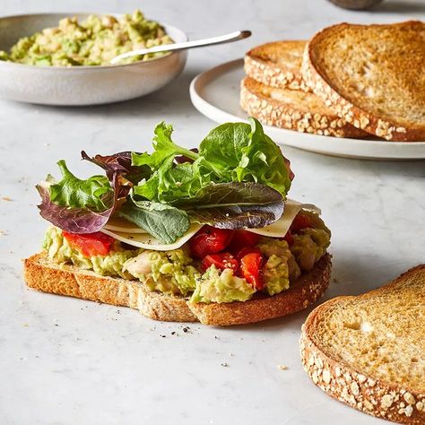 15+ Anti-Inflammatory Lunch Recipes to Make Forever Avocado Sandwich Recipes, Quinoa Veggie Burger, Vegetarian Sandwich Recipes, Mediterranean Diet Recipes Dinners, Easy Mediterranean Diet Recipes, Avocado Sandwich, Vegetarian Sandwich, Vegan Soup Recipes, Healthy Sandwiches