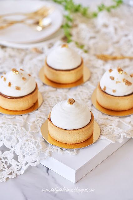 dailydelicious: Mini Banoffee Tarts Banoffee Tart, French Pastries Recipes, Mini Tart, I'm Crazy, Pastry And Bakery, Chocolate Caramels, French Pastries, Mousse Cake, Food Pantry